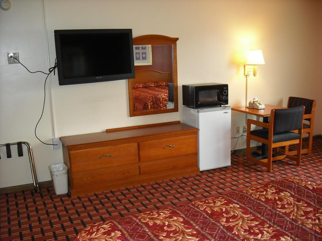 Regency Inn Hudson Exterior photo