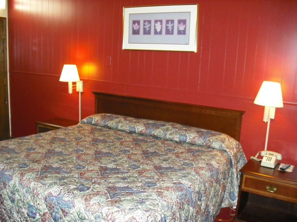 Regency Inn Hudson Exterior photo